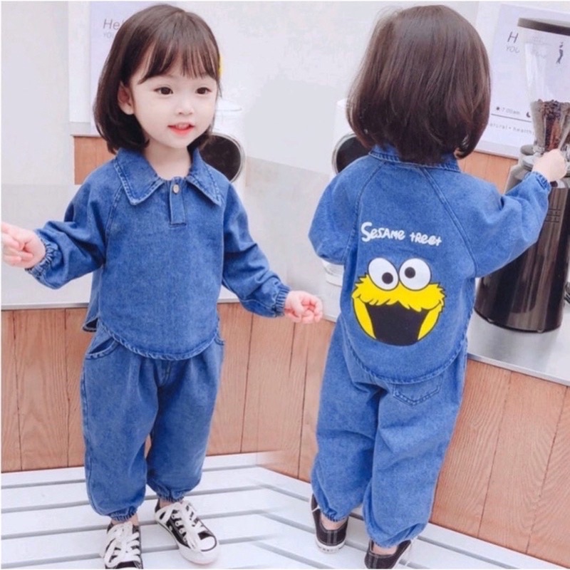 (COD) FASHION SETELAN SWEATER KERAH CARDIGAN JEANS BAYI ANAK MOTIF SESAME TREET DENIM USIA 6 BULAN-5 TAHUN BEST QUALITY TERBARU TERMURAH/ SETELAN SWEATER KERAH CARDIGAN JEANS BAYI ANAK PEREMPUAN/ TRENDY SETELAN SWEATER KERAH CARDIGAN JEANS BAYI ANAK CEWEK