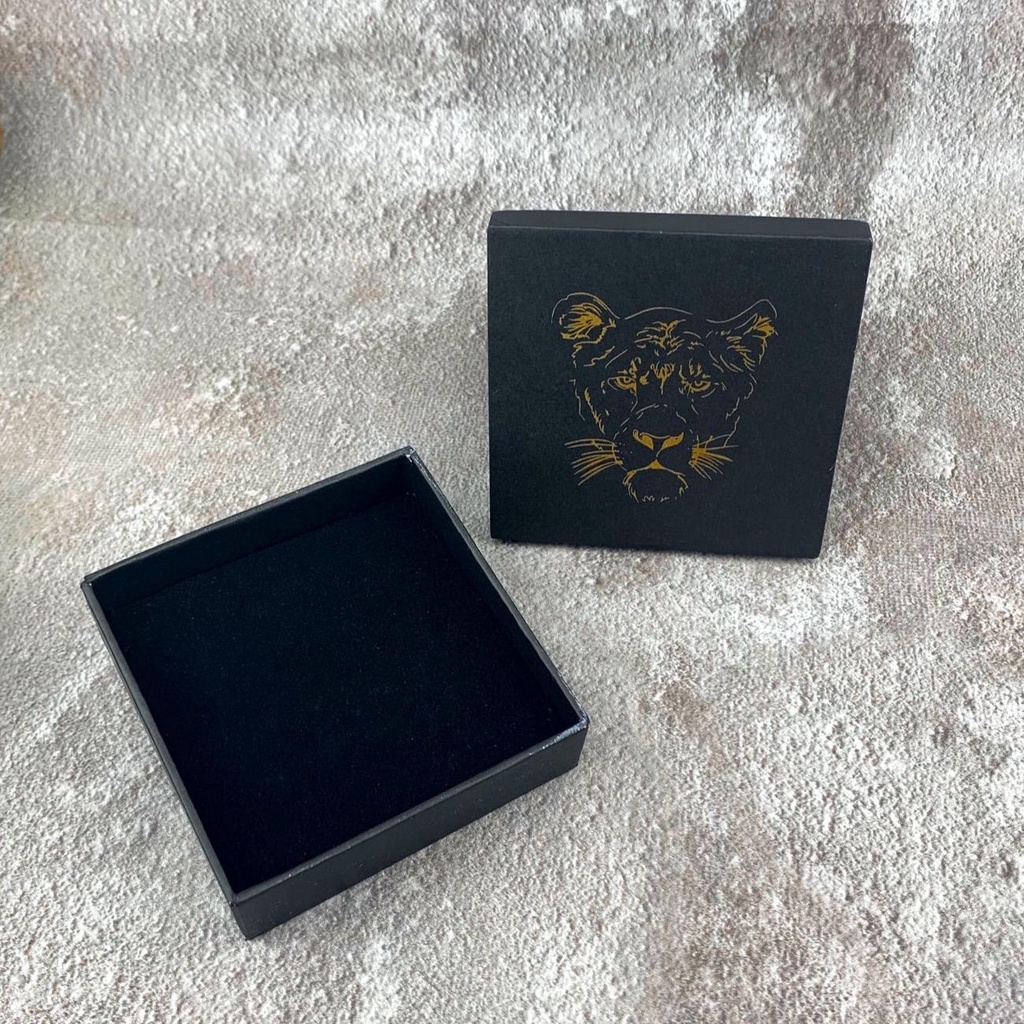

Kotak Cincin Box Aksesoris Svar ID Premium Hard Box 10cm x 10cm x 3cm
