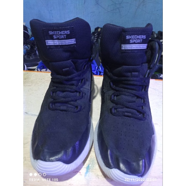 Sepatu second branded Pria