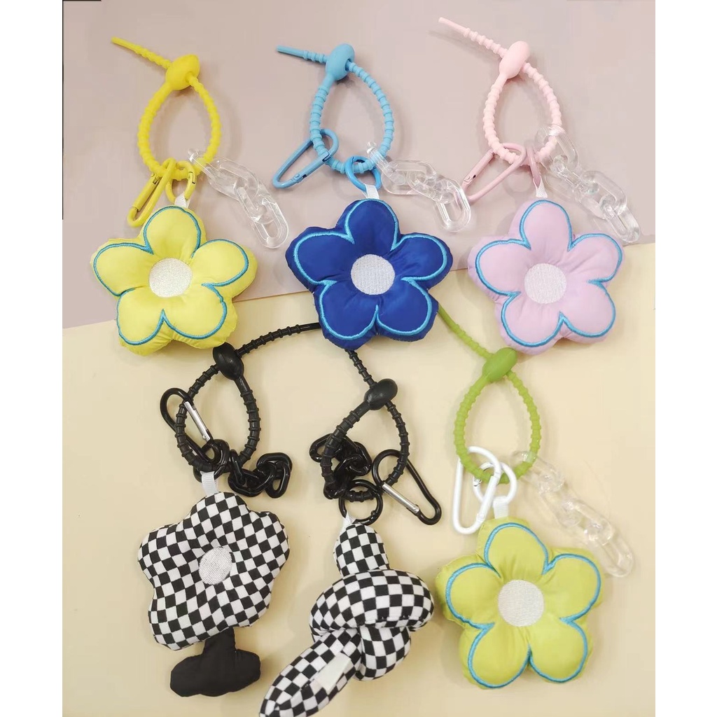 Gantungan Motif Catur Puffy Charm Keychain Korea Tas Selempang Black White Aksesoris Bag Tas Kunci HP Bts Souvenir Wanita Karakter Lucu Mini Chikoisme