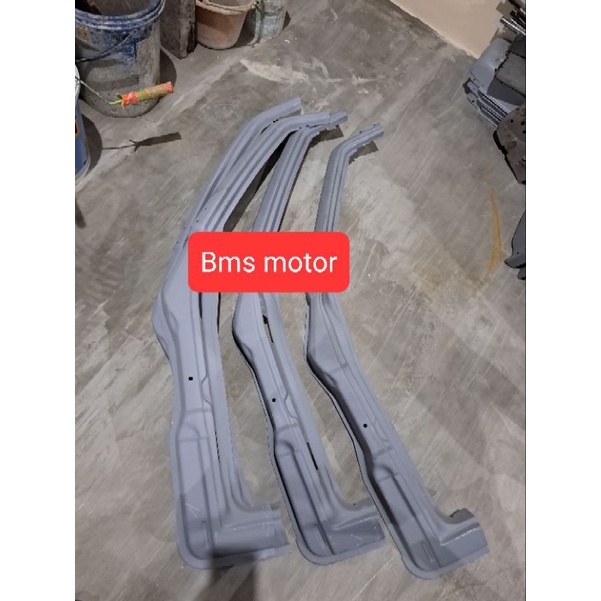 pilar tiang depan luar mitsubishi l300 original