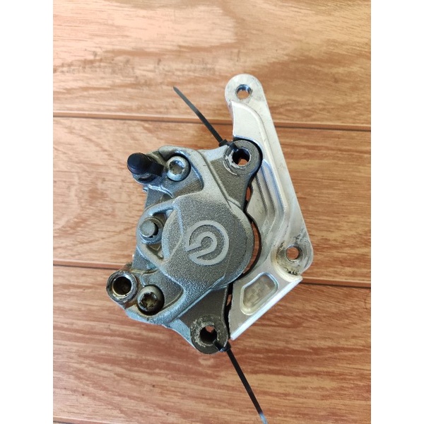 Kaliper Brembo 2p set breaket cnc sonic 125 second