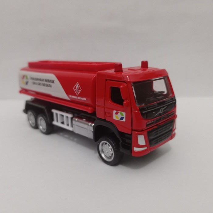 Diecast truk minyak Volvo FM fuel truck miniatur mobil mainan koleksi