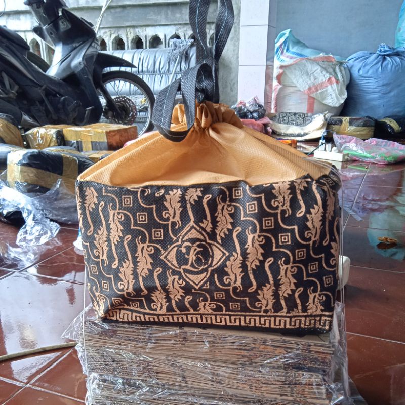 (1 lusin = 12 pcs) Tas hajatan serut batik