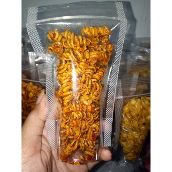 

makaroni pedas 50gr / Jajanan pedas