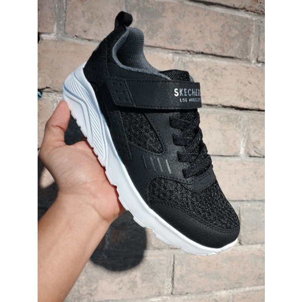 Sepatu Skechers Sport Uno Lite