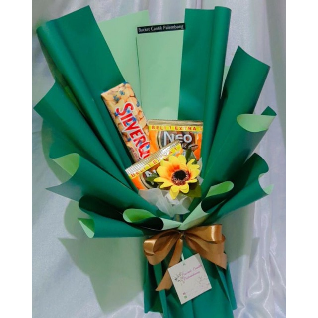 

Bucket silverqueen + kopi