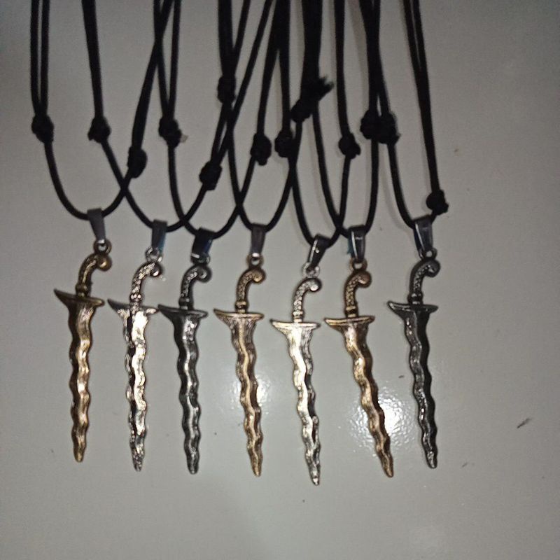 kalung+liontin,keris