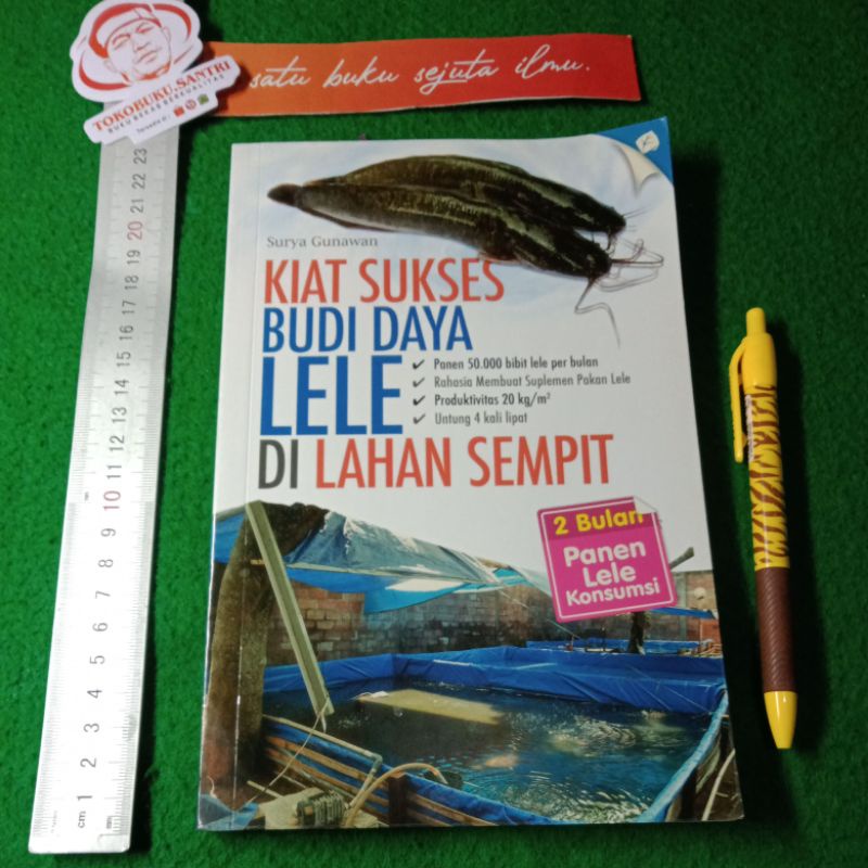 Buku Kiat Sukses Budidaya Lele di Lahan Sempit by Surya Gunawan.