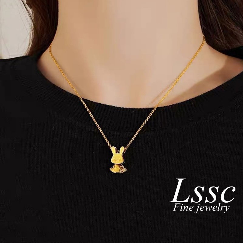 Kalung Titanium Anti Karat Kelinci Berayun Mekanis Lucu Emas 18K Aksesoris Wanita Fashion