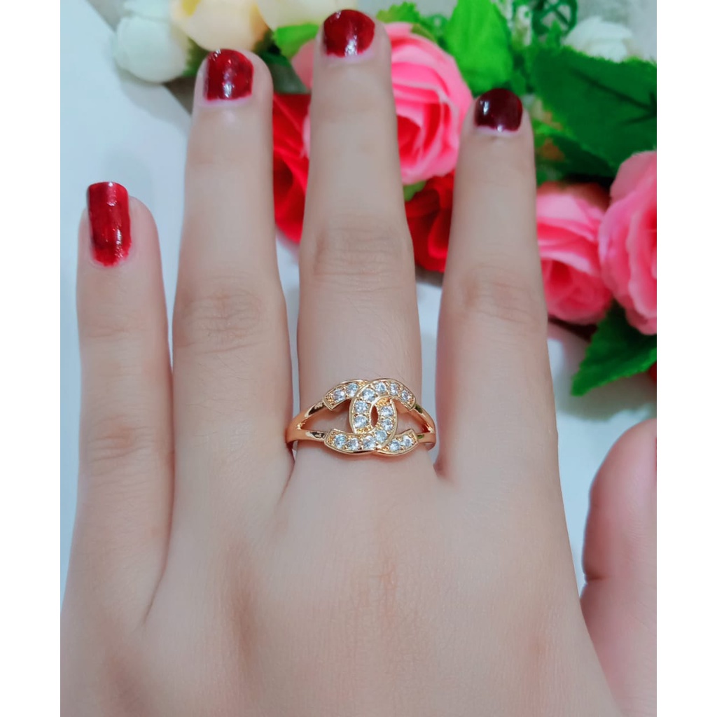 PERHIASAN WANITA CINCIN TITANIUM GOLD DAN SILVER MOTIF CANEL FULL PERMATA ANTI LUNTUR