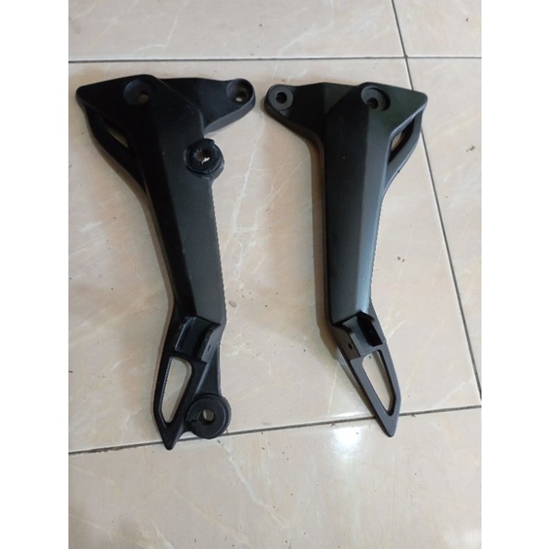 FOOT STEP BELAKANG SHOGUN 125 SP SHOGUN NR F1  SUJUKI AXXELO ORIGINAL