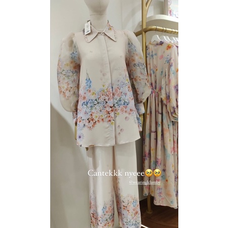 verdant blouse wearing klamby