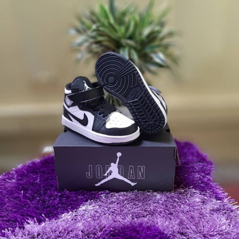 Sepatu Sneakers Anak Laki Laki &amp; perempuan Import Warna Putih Hitam