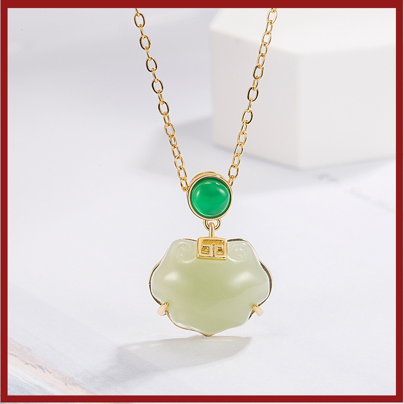 Hetian Jade Lock of Good Wishes Necklace Female Retro Terjangkau Mewah Niche Liontin Manik Hijau U1510