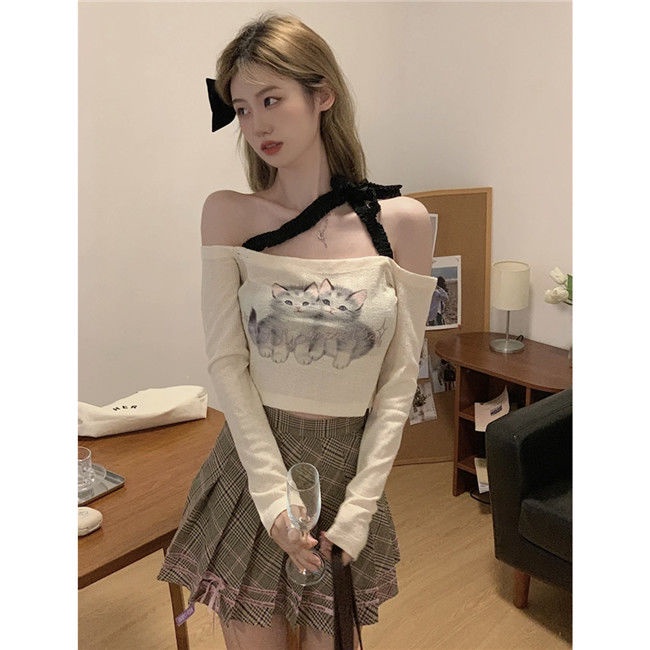 ♣♛Suhao niche design cute cat print one-shoulder top wanita musim panas dan Korean style chic sweet and spicy short long-sleeve bottoming shirt