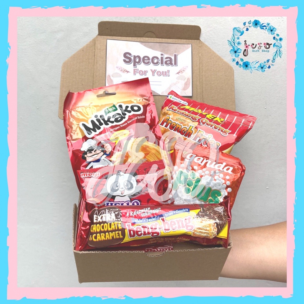 

JESO (Baby Red)Mini Snack Box Set Hampers / Snack Ulang Tahun / Gift Box / Hadiah Anniversary / Kado Unik / Hadiah Wisuda / Hadiah Natal / Tanda Sayang / Merry Christmas / Birthday / Semprotulation / Hari Ibu / Anniv / Congraduation / Graduation