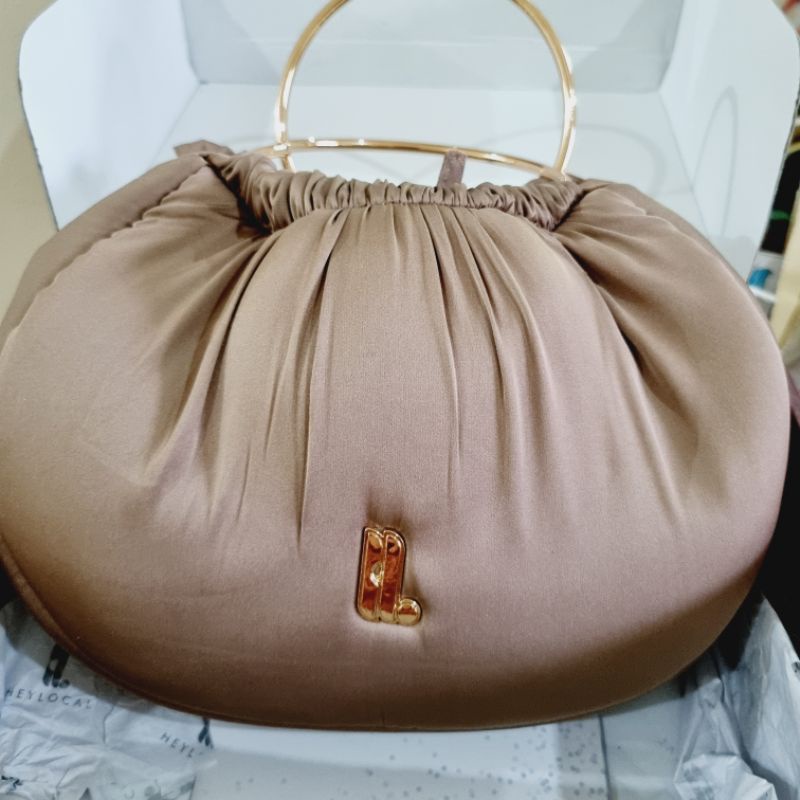 Mukena heylocal AIYLA PRAYER SET HEYLOCAL HEYLOCAL.ID LATTE