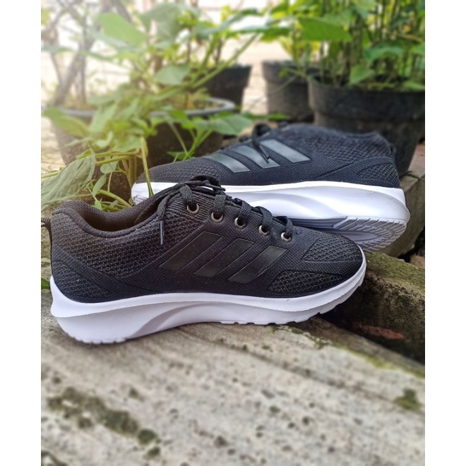 Sepatu Sekolah Hitam Putih ,Sepatu Pria Wanita Hitam