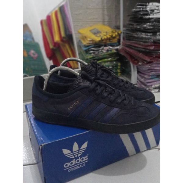 Gazelle indoor dark marine