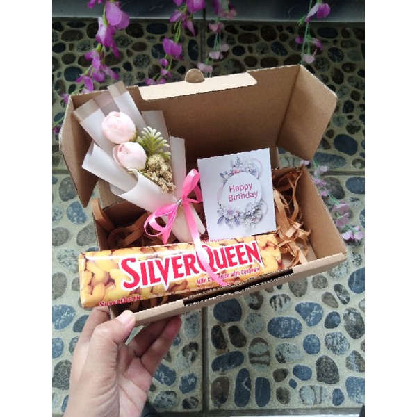 

Hampers Silverqueen Kotak Kecil