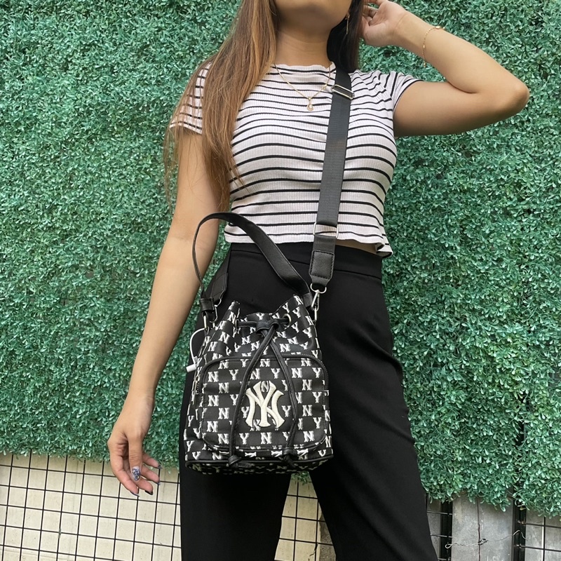 [BISA COD✅] TAS MLB NY WANITA / SLINGBAG MLB NY JACQUARD MONOGRAM / TAS WANITA / TAS PERGI / TAS KANTOR / BUCKET BAG MLB NY / MLB NY MINI BAG / TAS KEKINIAN / TAS KOREA MLB BUCKET BAG