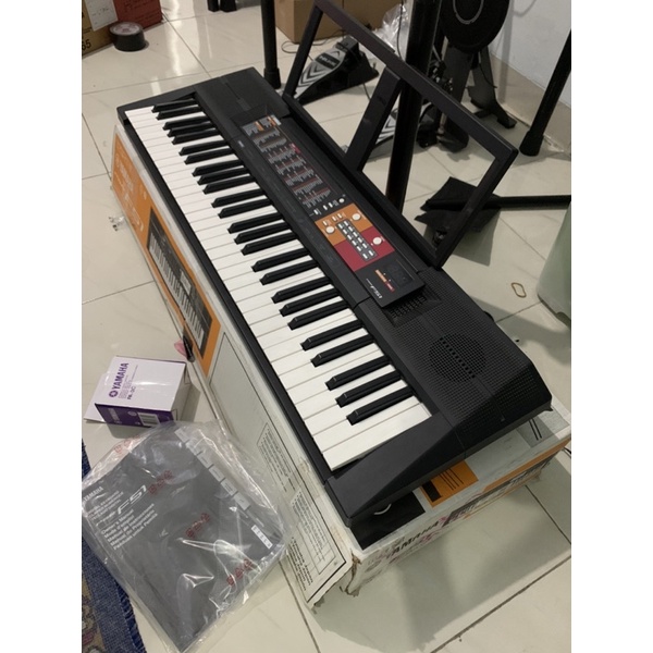 Keyboard yamaha psr f51 second like new