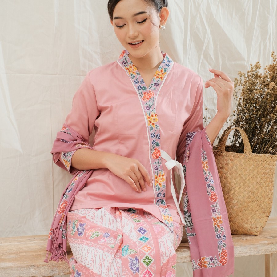 Kebaya Batik Kirana Lengan 7/8 Meradelima Katun Jepang Dusty Pink