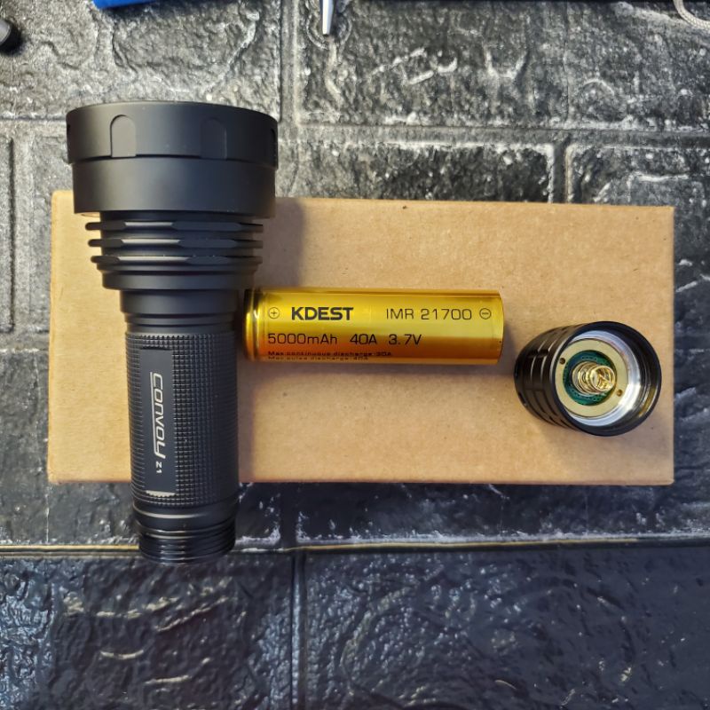 Senter super terang Convoy Z1 Zoom SST40 dan SST70 bonus baterai