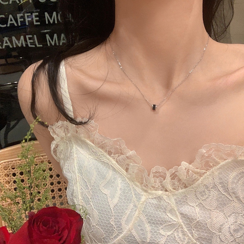 Roselife Trendi Dapat Diputar Menara Hitam Liontin Kalung Untuk Wanita Gadis Elegan Silinder Pesona Tulang Selangka Rantai Kalung Perhiasan
