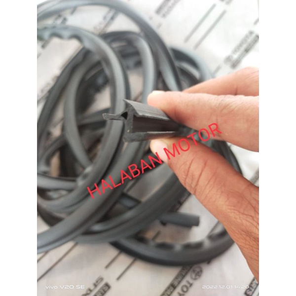 karet kaca depan toyota fortuner 2004-2015 original
