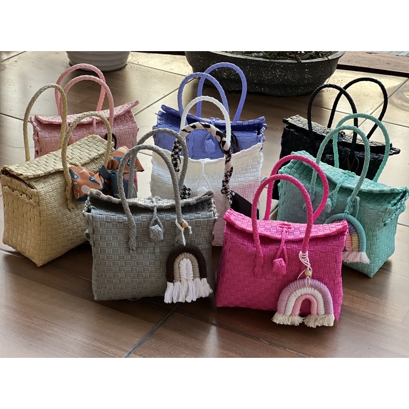 Tas Anyaman Mini Tutup sz 20*15*10 (asesories di jual terpisah)