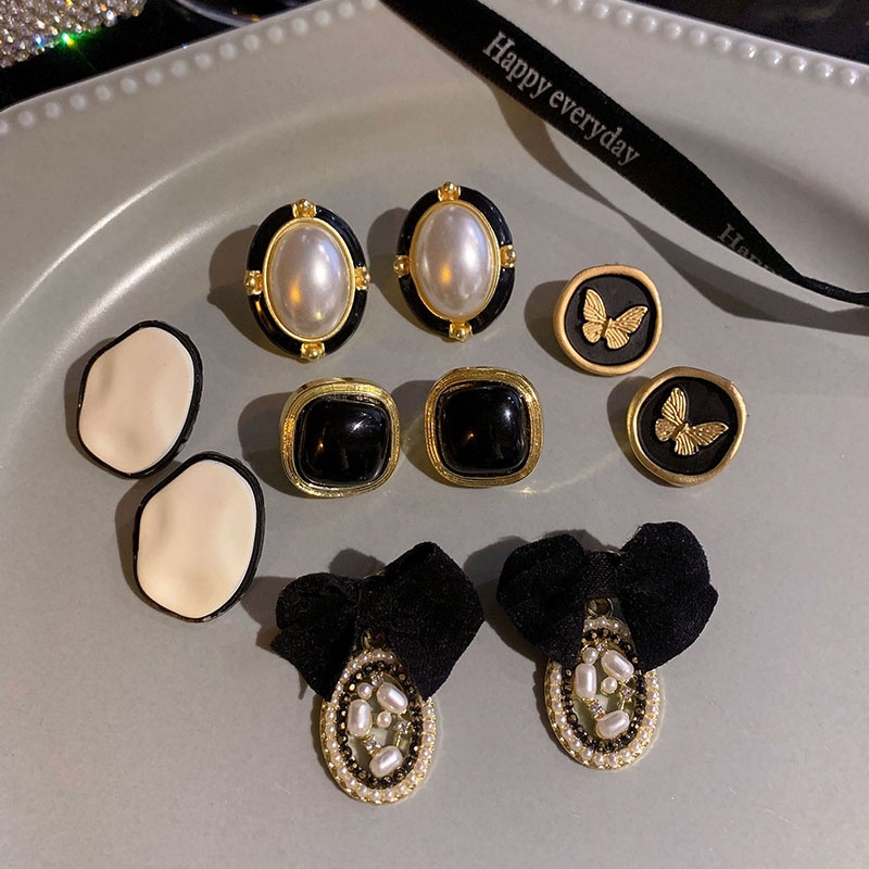 Anting Wanita High-end Hitam Retro Cahaya Anting Mewah Temperamen Selebriti Internet Anting Niche Indah