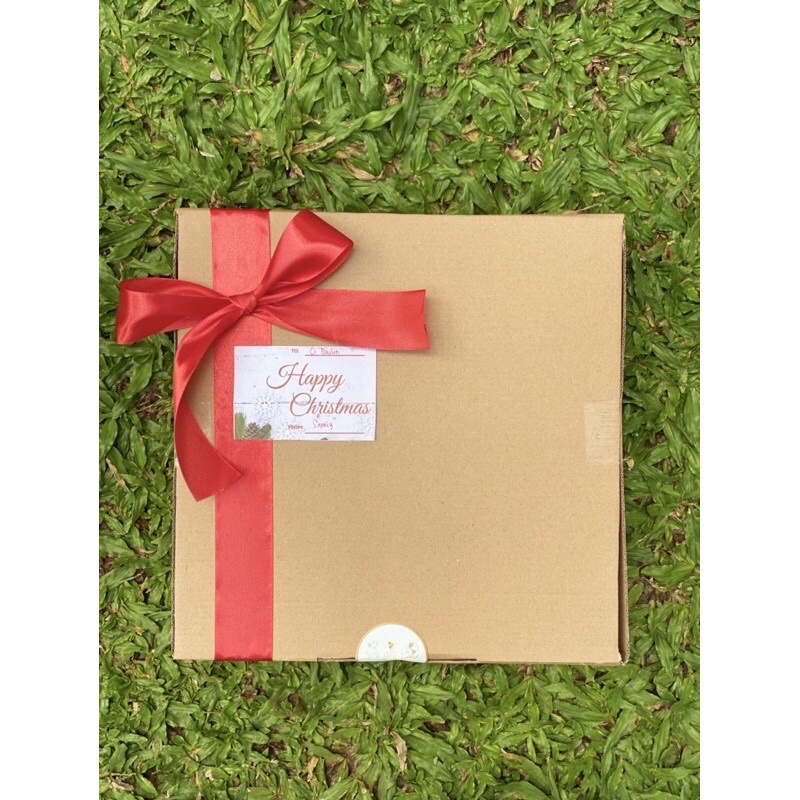 

additional packaging include box ribbon and tag card