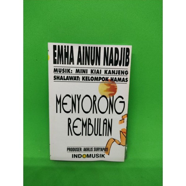 Kaset pita Emha Ainun Nadjib Menyongsong rembulan