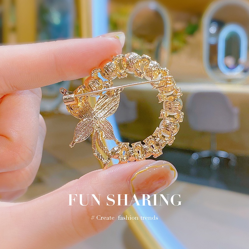 Mutiara Kupu-Kupu Bros High-End Perempuan Indah Kecil Harum Korsase Pin Aksesoris Berkelas Anti-Silau Gesper