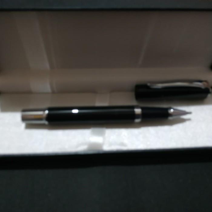

Pulpen Eksklusif Roller Ball Hitam Mengkilap Klip Silver Free Grafir Best Seller