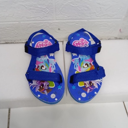 Sandal Tali Gunung Anak Perempuan Terbaru