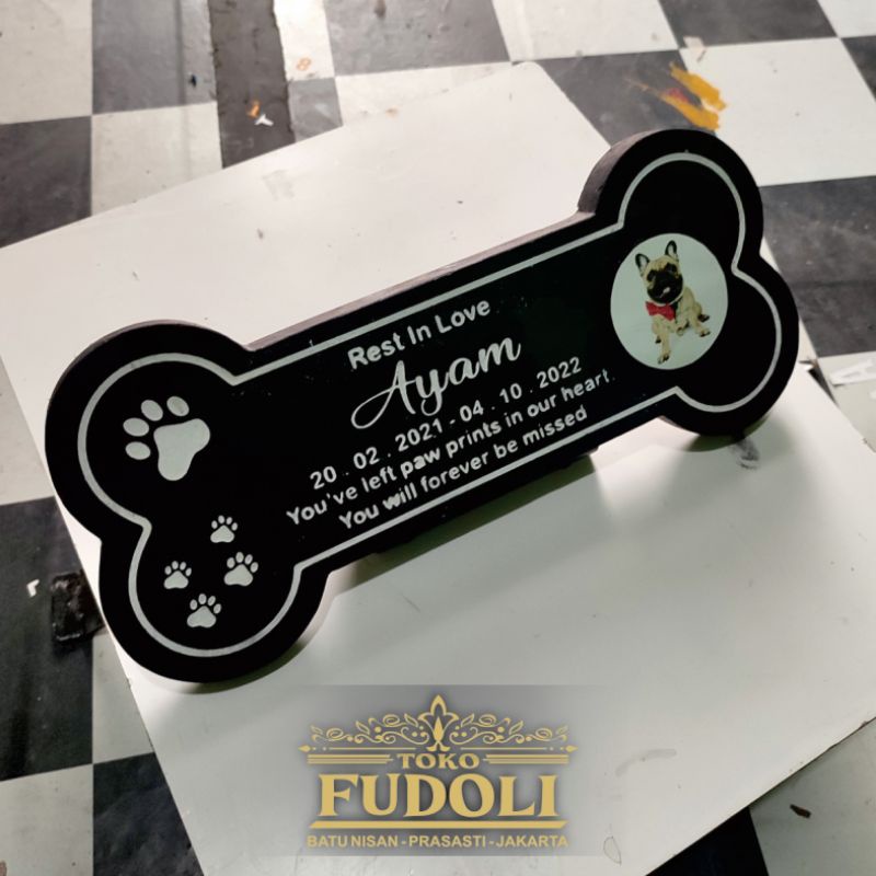 Batu nisan Hewan bentuk tulang