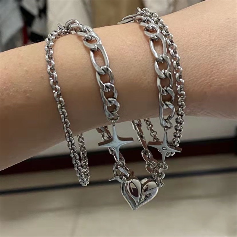 Rantai Lapisan Ganda Bentuk Hati Gelang Magnet Gelang Pasangan Hari Valentine Liontin Salib Gelang Daya Tarik Reksa Warna Silver Fashion Kreatif Untuk Wanita Pria Kekasih