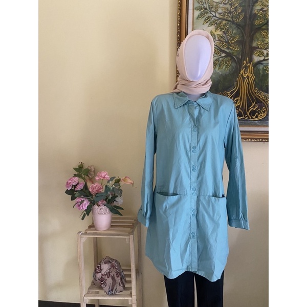 Preloved / thrift - atasan tunik kemeja / blouse / baju atasan wanita / blouse biru telor asin All S