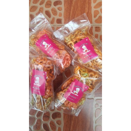 

kerupuk pedas isi 4pcs