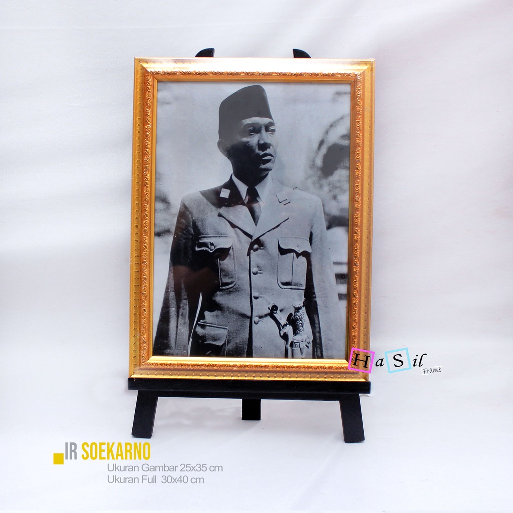 FOTO IR. SOEKARNO + BINGKAI UKURAN 25x35CM UKIR GOLD