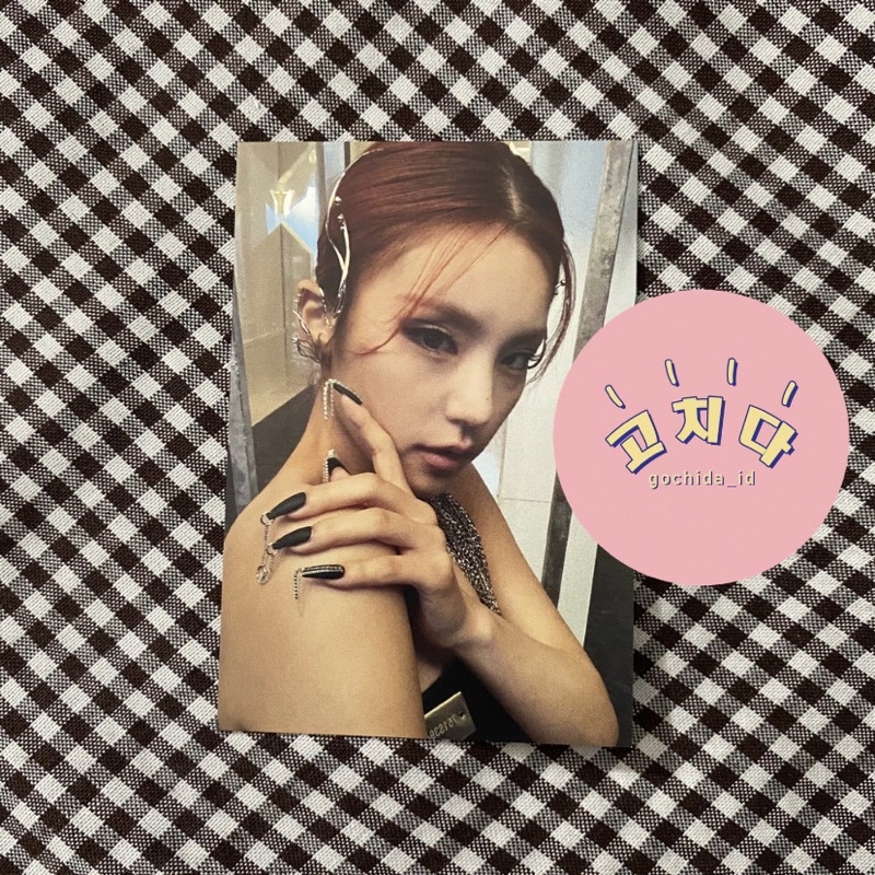 hwang yeji itzy torec tower records pobe bene benefit japan guess who pc photocard official