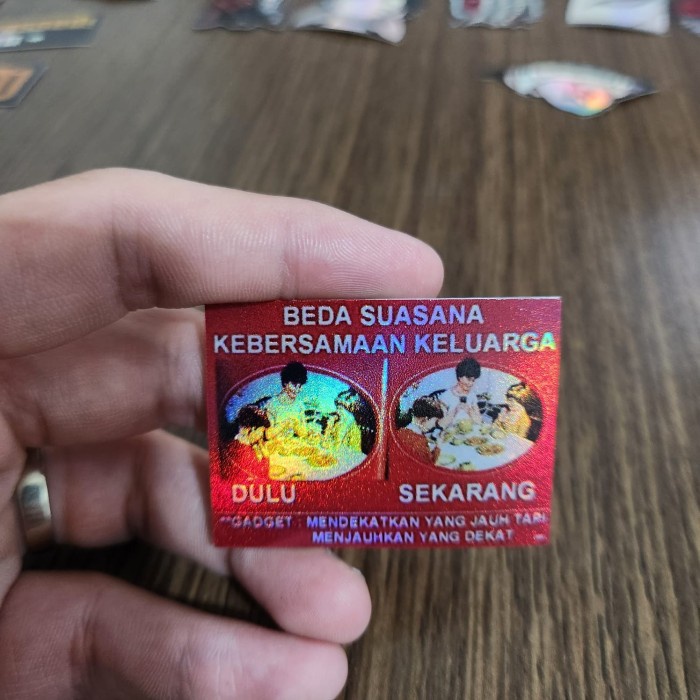 

Sticker Hologram Anime - PSH1219 - Dulu VS Sekarang