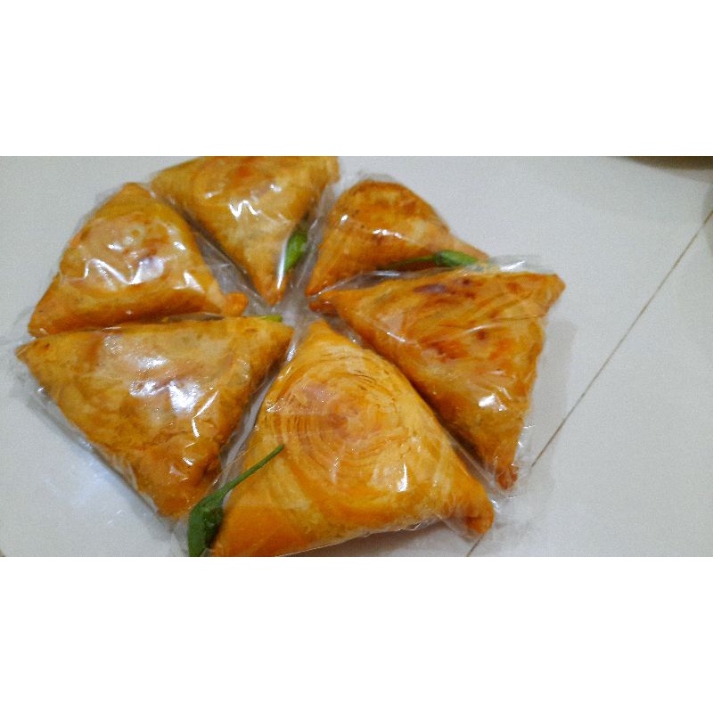 

Karipap/ Curry Puff/ Segitiga Pusing/ Singapore khas