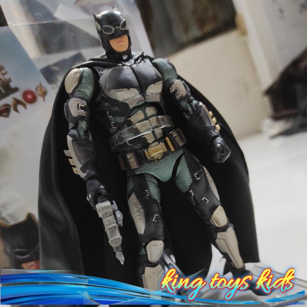 TERLARIS / Figure Mafex Batman Tactical Suit Justice League Kw Super
