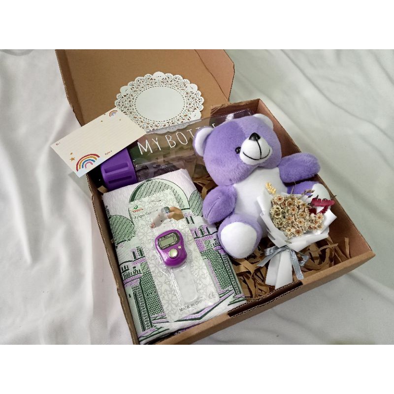 

KADO BIRTHDAY/ HADIAH CEWEK/HAMPERS BOX