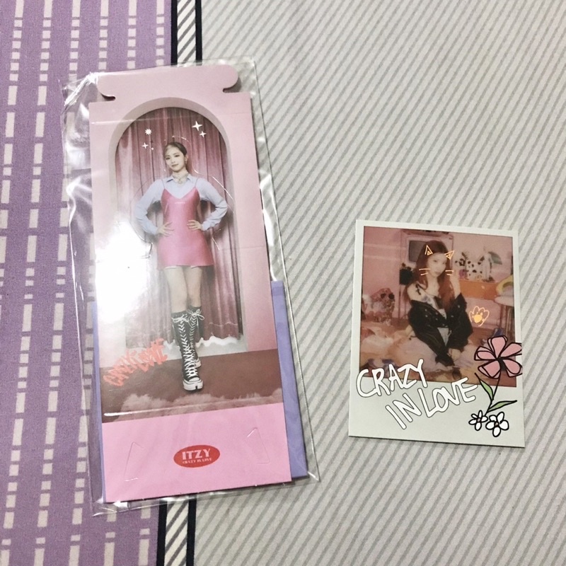 ITZY 1st Studio Album Crazy in Love (Polaroid & Standing Card Chaeryeong Ryujin)