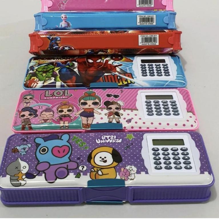 

(New)[Q64H]✓ kotak pensil ada kalkulator/pencil case KALKULATOR/TEMPAT PENSIL MAGNET KALKULATOR terviral